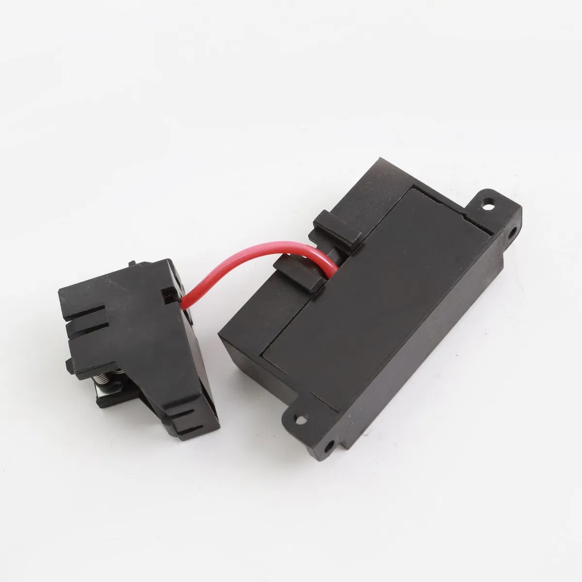 Расцепитель пониженного напряжения UVT для  MGS250 напряжение DC110 UVT-MGS250DC110R DKC