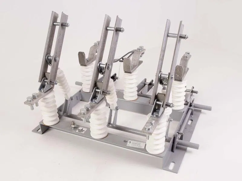 Разъединитель РВЗ-10/630 III УХЛ2 (с приводом ПР-10 3шт) Электрофарфор 00002441