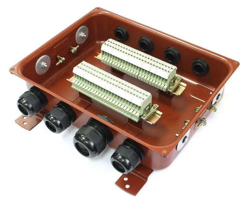 Коробка КЗНС-48 У2 IP54 пластик. ввод ГОФРОМАТИК zeta30358