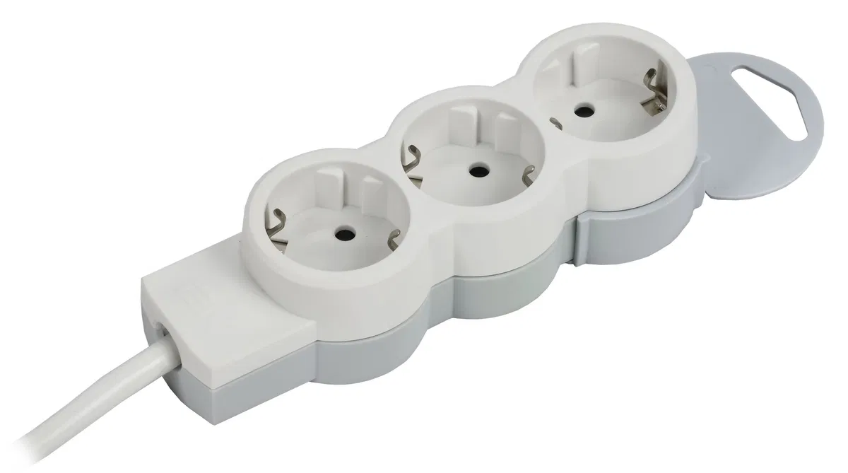 STANDARD Удлинитель У03 3 места 2P+PE 3м 3х1,5мм2 16А белый IEK 695002