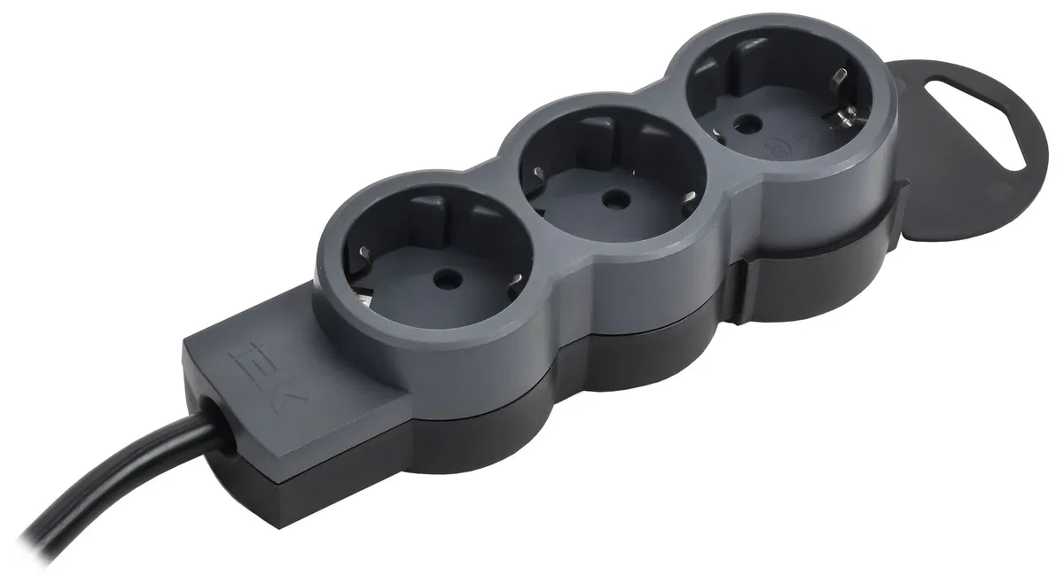 STANDARD Удлинитель У03 3 места 2P+PE 1,5м 3х1,5мм2 16А черный IEK 695010
