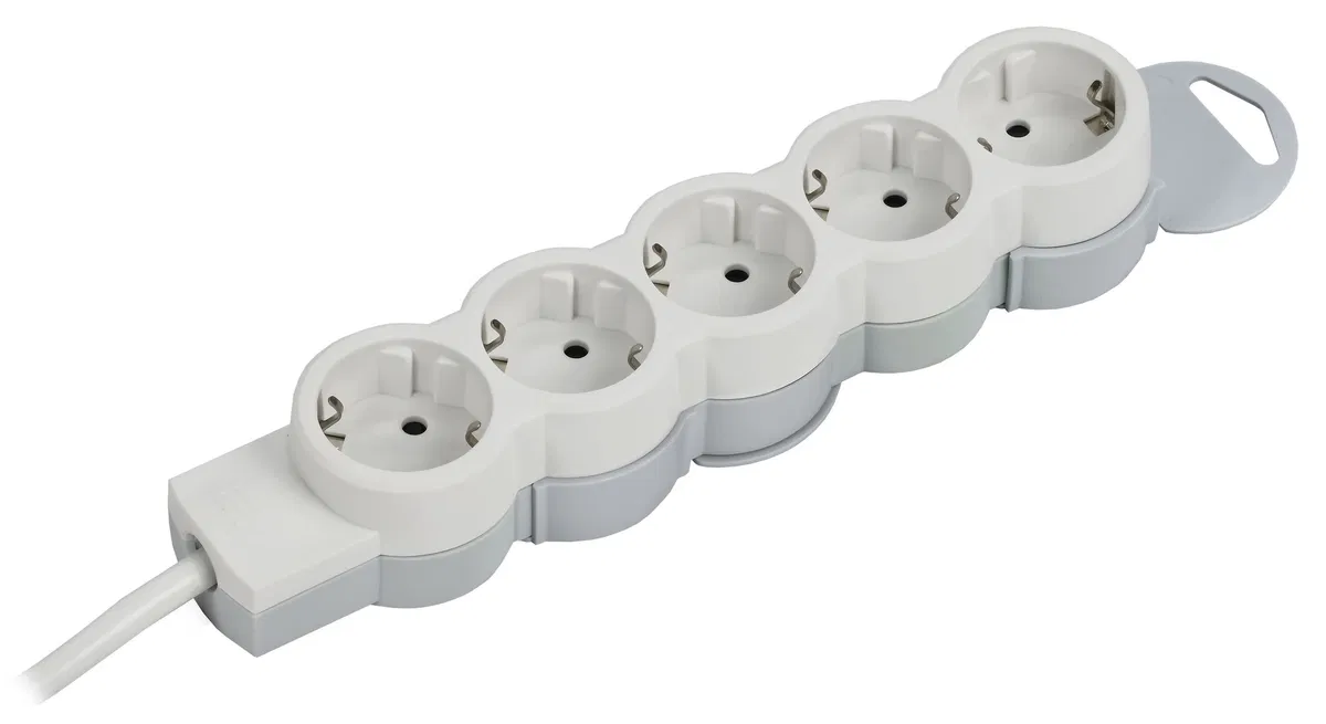 STANDARD Удлинитель У05 5 мест 2P+PE 3м 3х1,5мм2 16А белый IEK 695012
