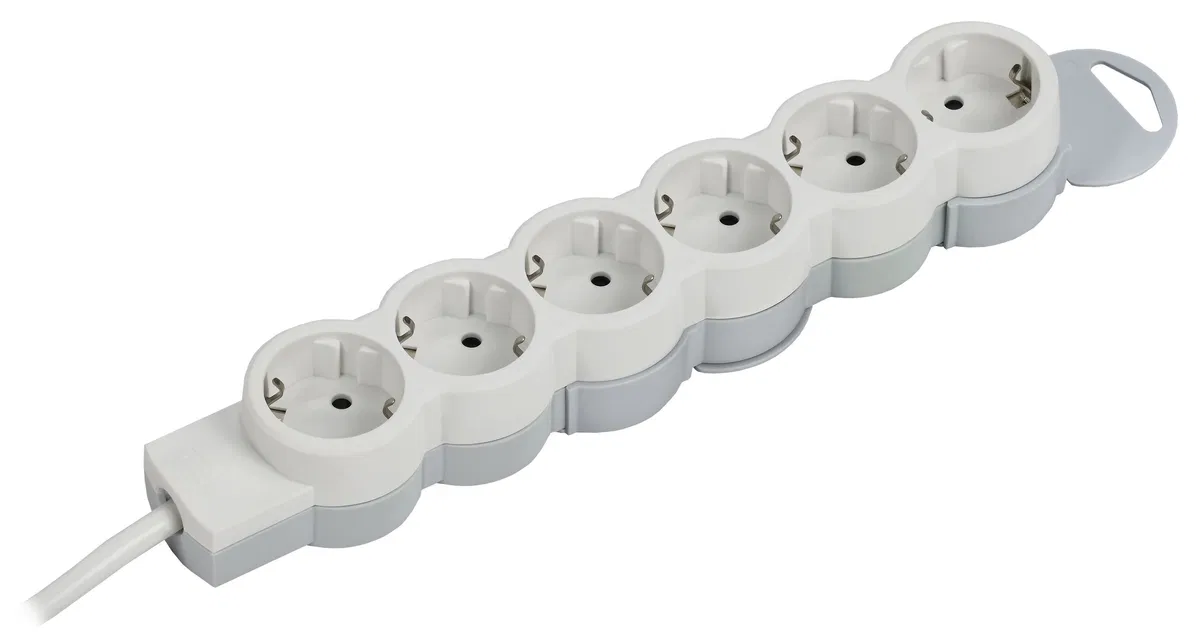 STANDARD Удлинитель У06 6 мест 2P+PE 3м 3х1,5мм2 16А белый IEK 695017