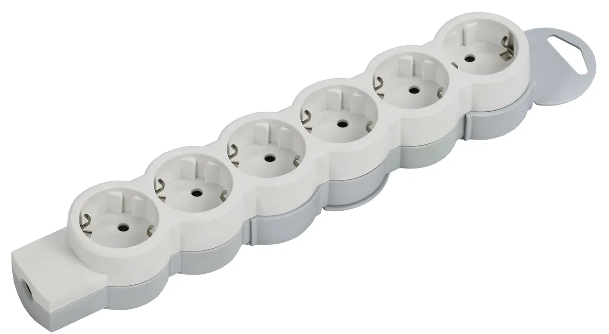 STANDARD Колодка для удлинителя с заземлением К06 6 мест белая IEK 695019