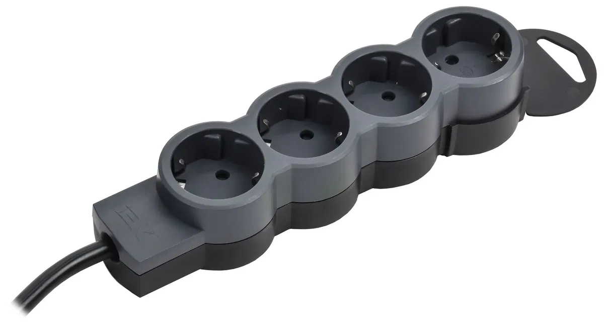 STANDARD Удлинитель У04 4 места 2P+PE 5м 3х1,5мм2 16А черный IEK 695030