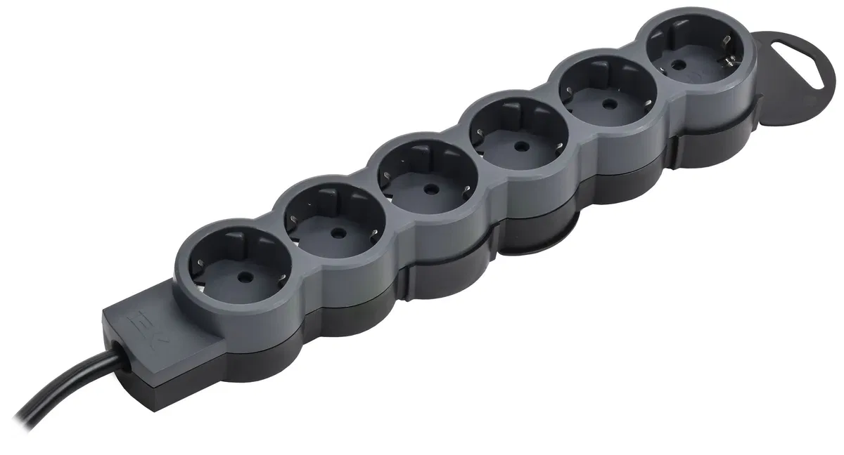STANDARD Удлинитель У06 6 мест 2P+PE 5м 3х1,5мм2 16А черный IEK 695051