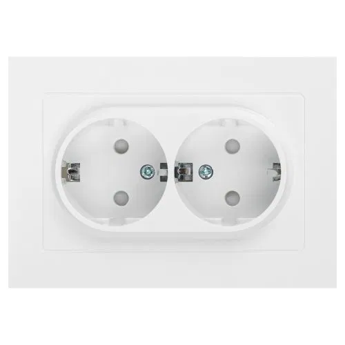 Розетка 2-м СП Accent 6-208-01 16А IP20 250В 2P+E Schuko со шторками AL/CU бел. Intro Б0063528