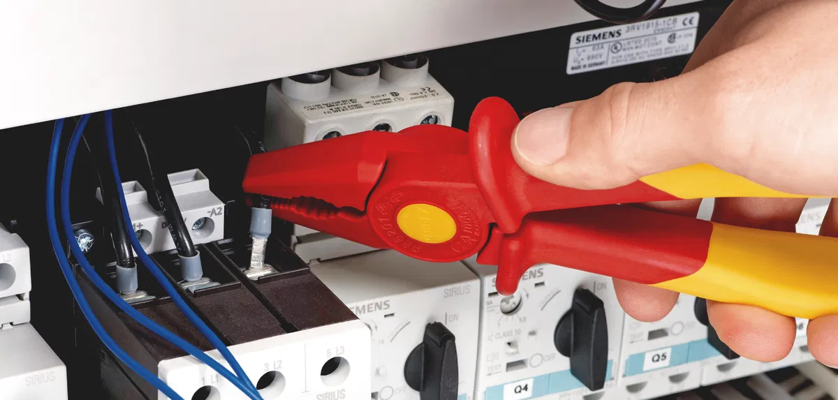 Dielectric water pump pliers VDE 1000V from reinforced fiberglass plastic application range up to -40C L180mm Knipex KN-986201