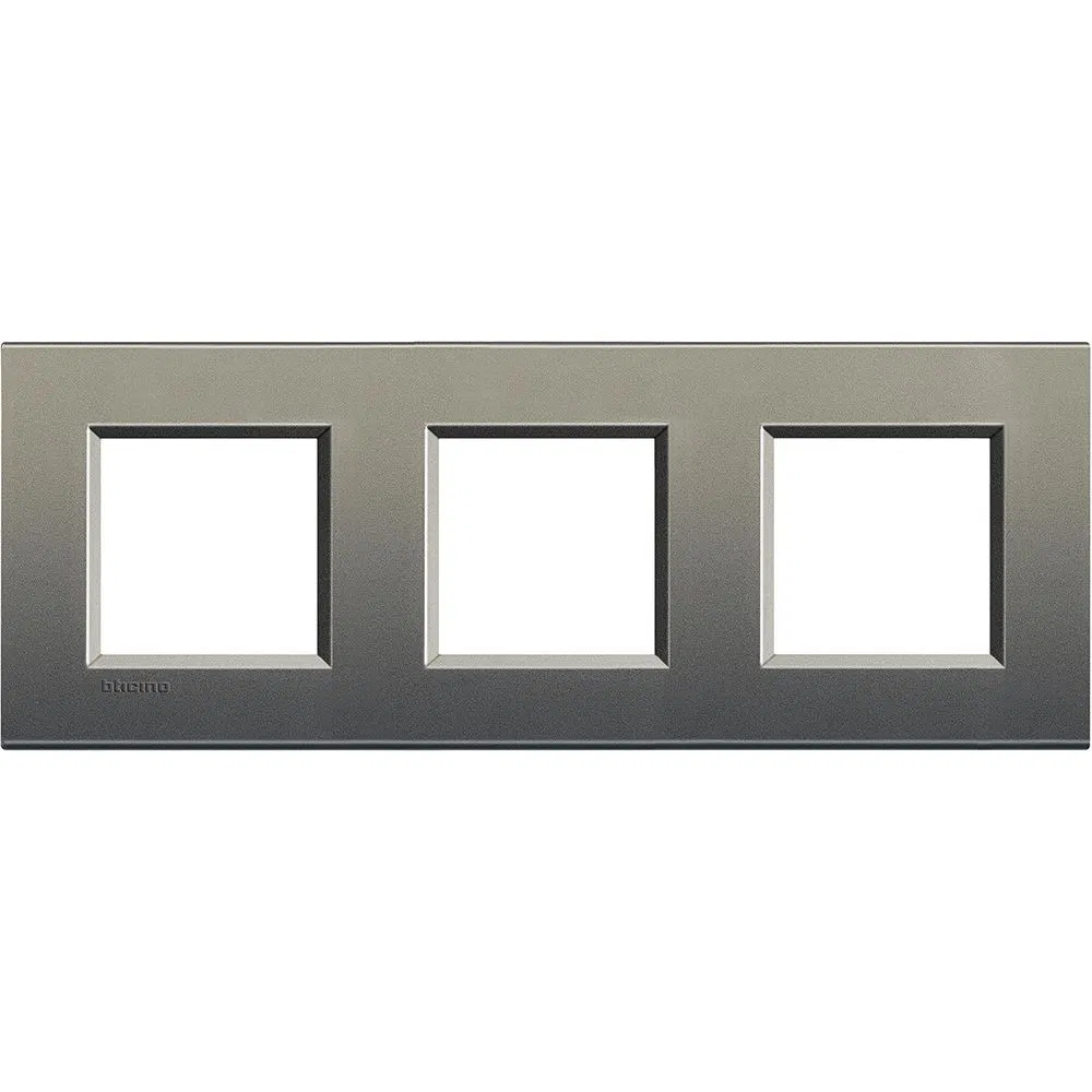LivingLight Рамка прямоугольная, 3 поста, цвет Серый шелк LNA4802M3AE Legrand