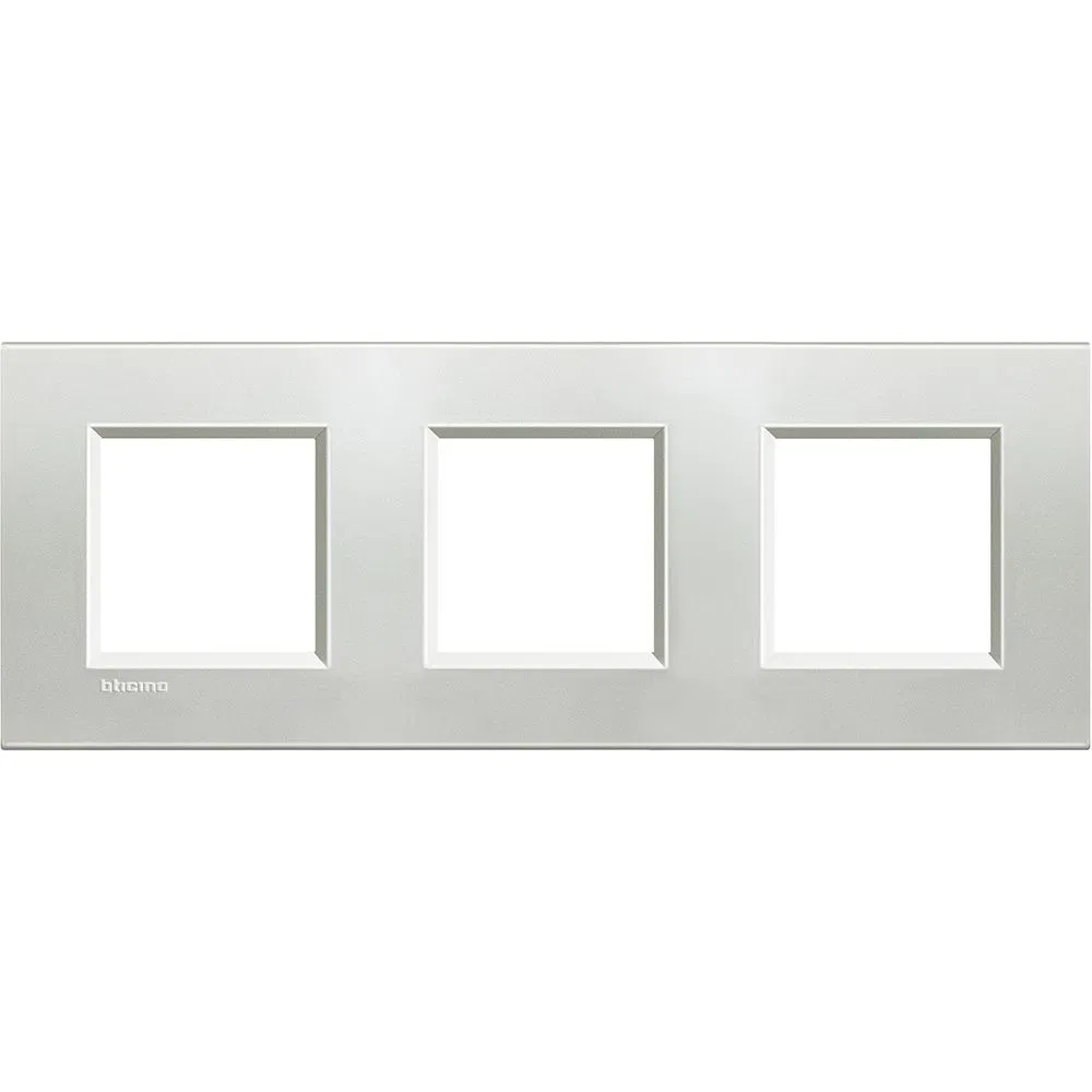 LivingLight Рамка прямоугольная, 3 поста, цвет Серебро LNA4802M3AG Legrand