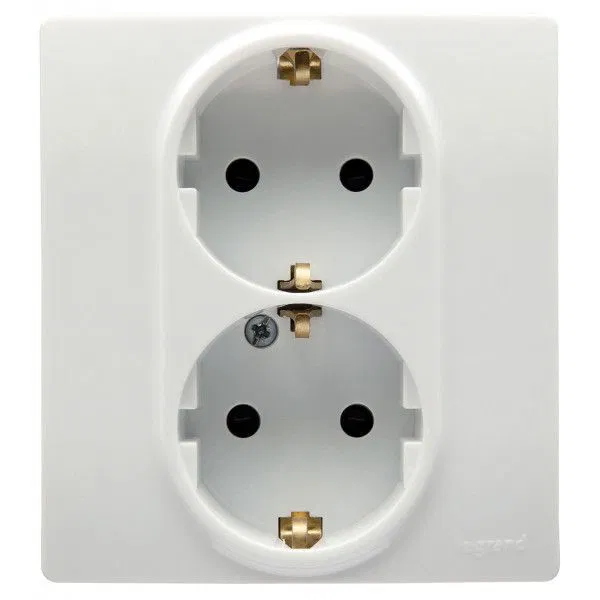 Розетка 2-м СП Etika 16А IP31 250В с заземл. защ. шторки бел. IEK 672273 Legrand (группа IEK)