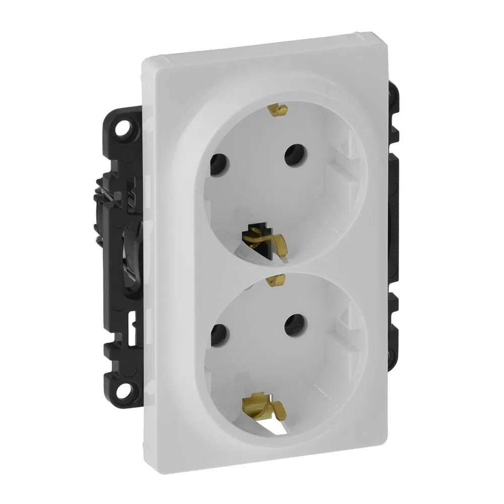 Valena LIFE. Double power socket 2x2K+E 16A 250V with faceplate. Screwless terminals. White 753127 Legrand