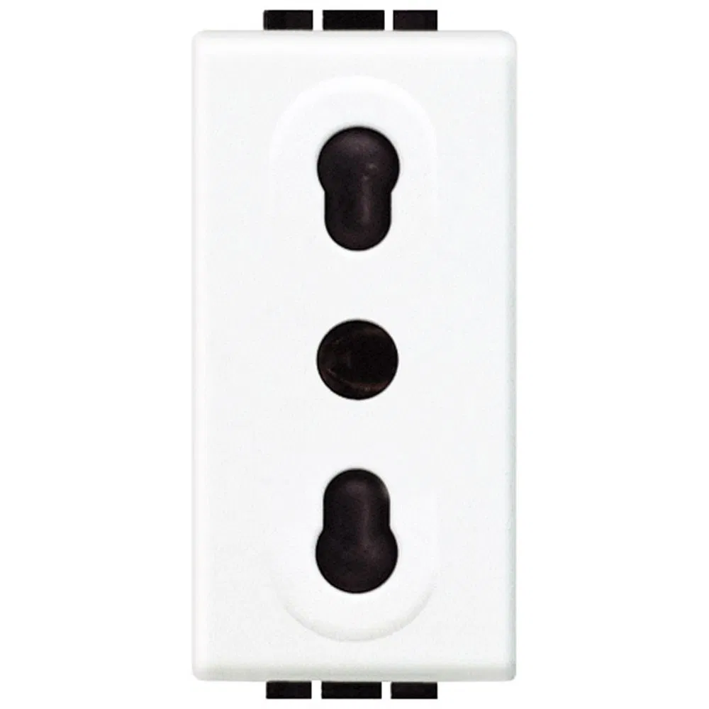 Розетка 2П + заземление 16A, 250В с защитными шторками N4180 Legrand