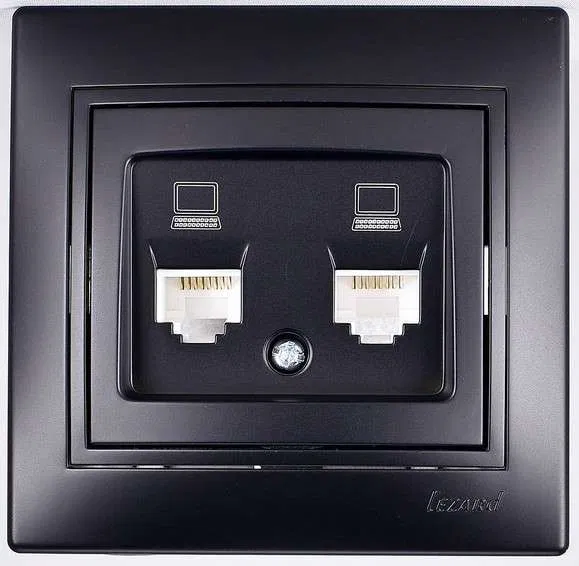 Mira RJ45 双口电脑插座，黑色天鹅绒嵌件 LEZARD 701-4242-141