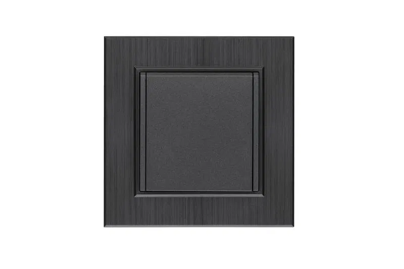 Розетка 1-м с крышкой Karea LINE STAR с заземл. дым. металлик Makel 86050029