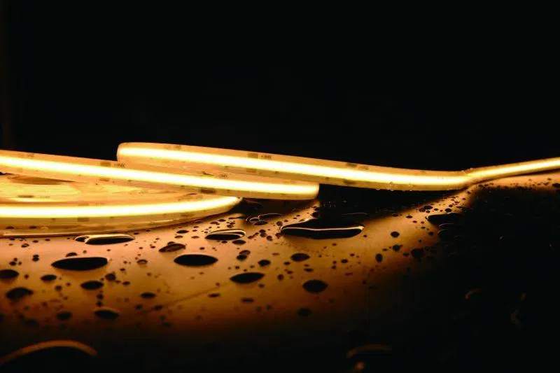 Лента светодиодная 10Вт/м 24В 3000K 12мм IP67 COB 480LED/м высокотемпературная (уп.5м) VARTON VLS-67-10-HT-12-480-30